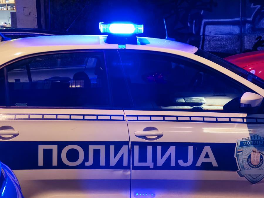 MUŠKARAC IZBO TRUDNICU U MLADENOVCU? Izleteo iz auta, pa nasrnuo na nju, imao zabranu prilaska