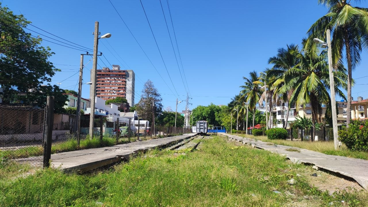 Muchos suponen que vivir entre palmeras y playas de arena fina garantiza la felicidad.