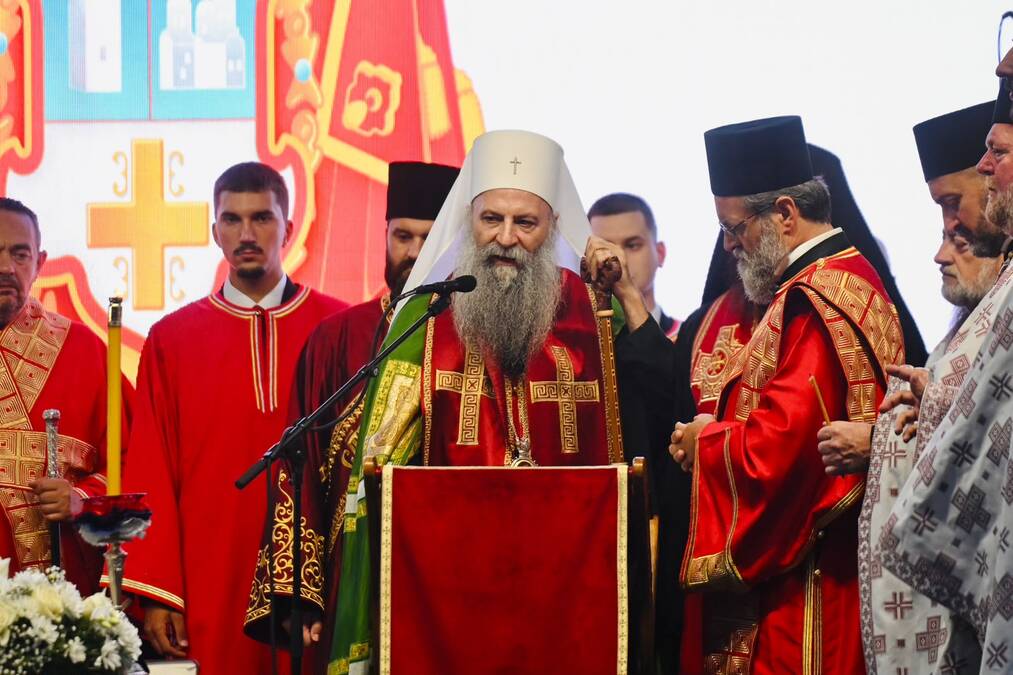 KOMEMORACIJA ŽRTVAMA ZLOČINAČKE AKCIJE "OLUJA" Patrijarh Porfirije: Najdublji pad počinje kada narod zaboravi ko je, čiji je i na kakvom zavetu je utemeljen
