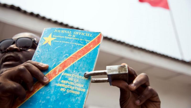 « On est dans une logique de rupture de l'ordre constitutionnel » : Kibangula compare la manœuvre de Tshisekedi aux dérives d'Alpha Condé et de Sassou Nguesso