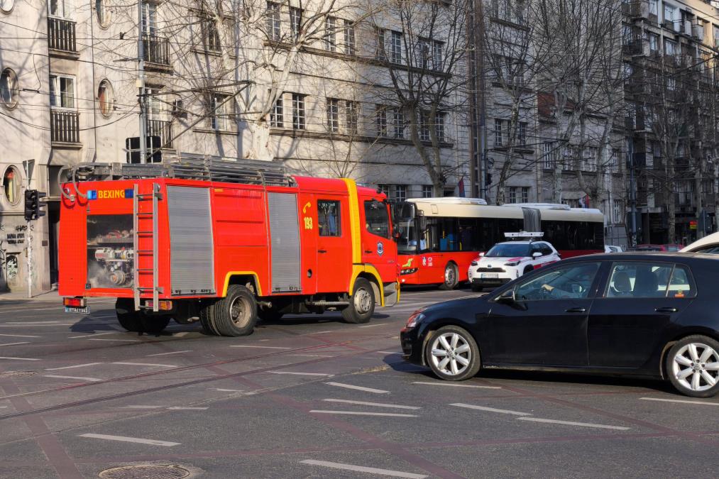 POŽAR U CENTRU BEOGRADA: Vatrogasci-spasioci stigli na lice mesta, policija na terenu