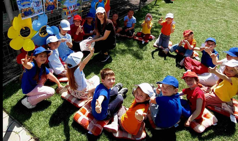 Educație, pace și comunitate