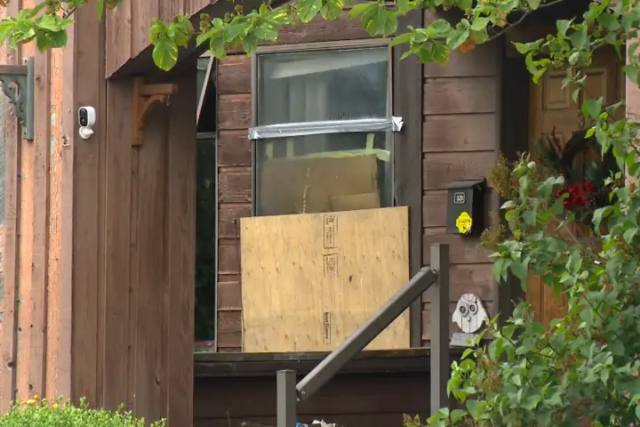Molotov cocktail thrown into North Vancouver home and the owners don’t know why