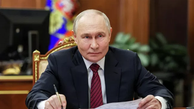 Путин попросил Кравцова рассказать о результатах ЕГЭ