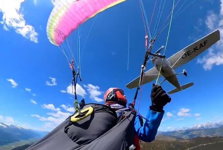 JEZIVA SCENA IZNAD ALPA! Avion velikom brzinom udario u paraglajderistkinju, objavljen dramatičan snimak! (VIDEO)