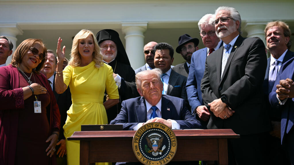 White House hosts mass prayer event to promote Christian origins of the US