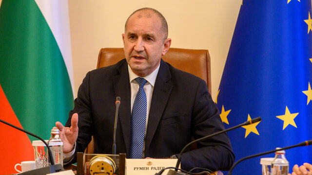 Радев обяви, че България влиза в процедура по прекомерен дефицит. Какво означава това?