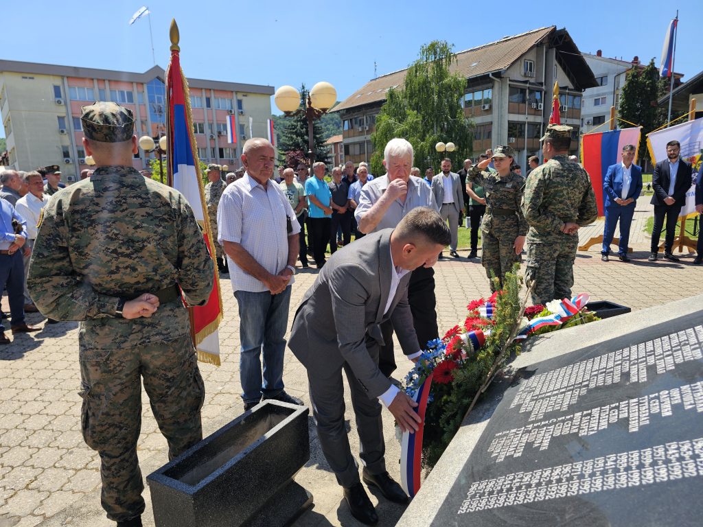 DAN PRVE MAJEVIČKE BRIGADE VRS: HEROJSTVOM I ŽRTVOM SRPSKOJ TEMELJ UDARILI