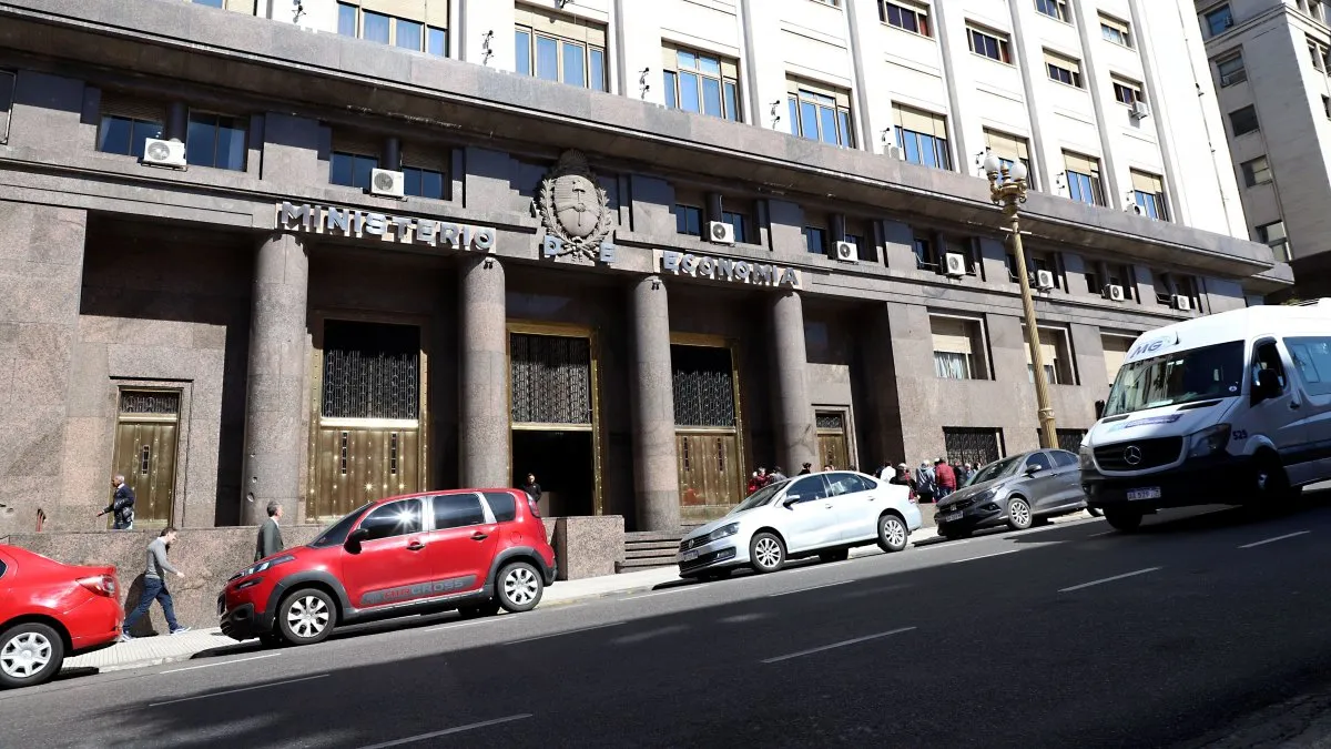 El Gobierno cerró junio con un déficit de $1 billón por el pago de aguinaldos e intereses de la deuda