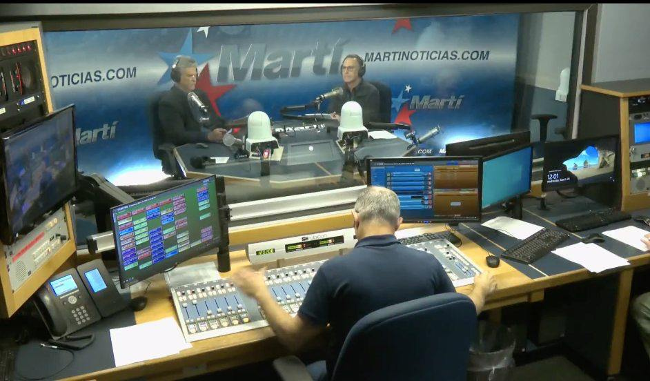 Imágenes de la salida al aire de Martí Noticias, con una fuerte reducción de personal por los recortes de Trump.