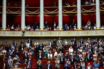 Парламентът във Франция одобри спорен законопроект за асистирана смърт