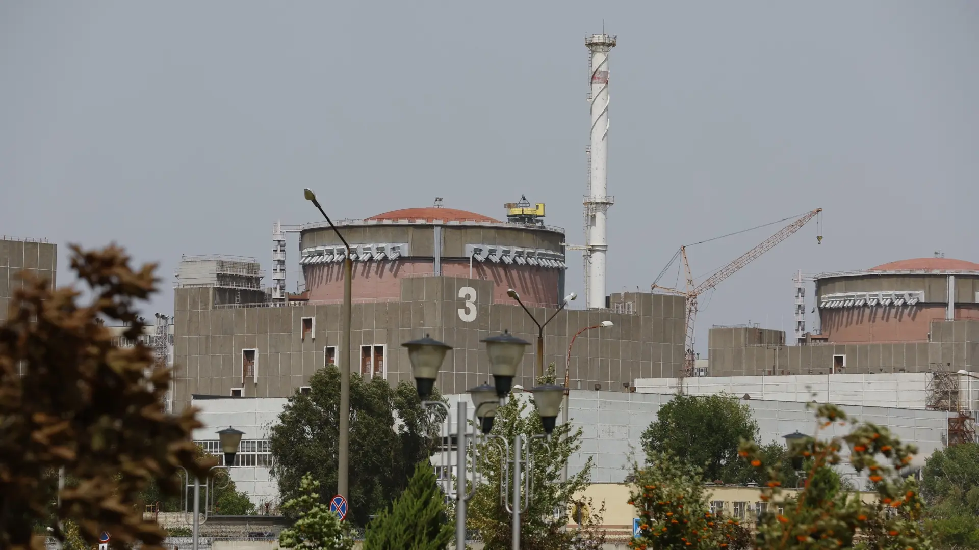  Los ataques con drones ucranianos dejan sin electricidad a la ciudad con la mayor central nuclear de Europa 