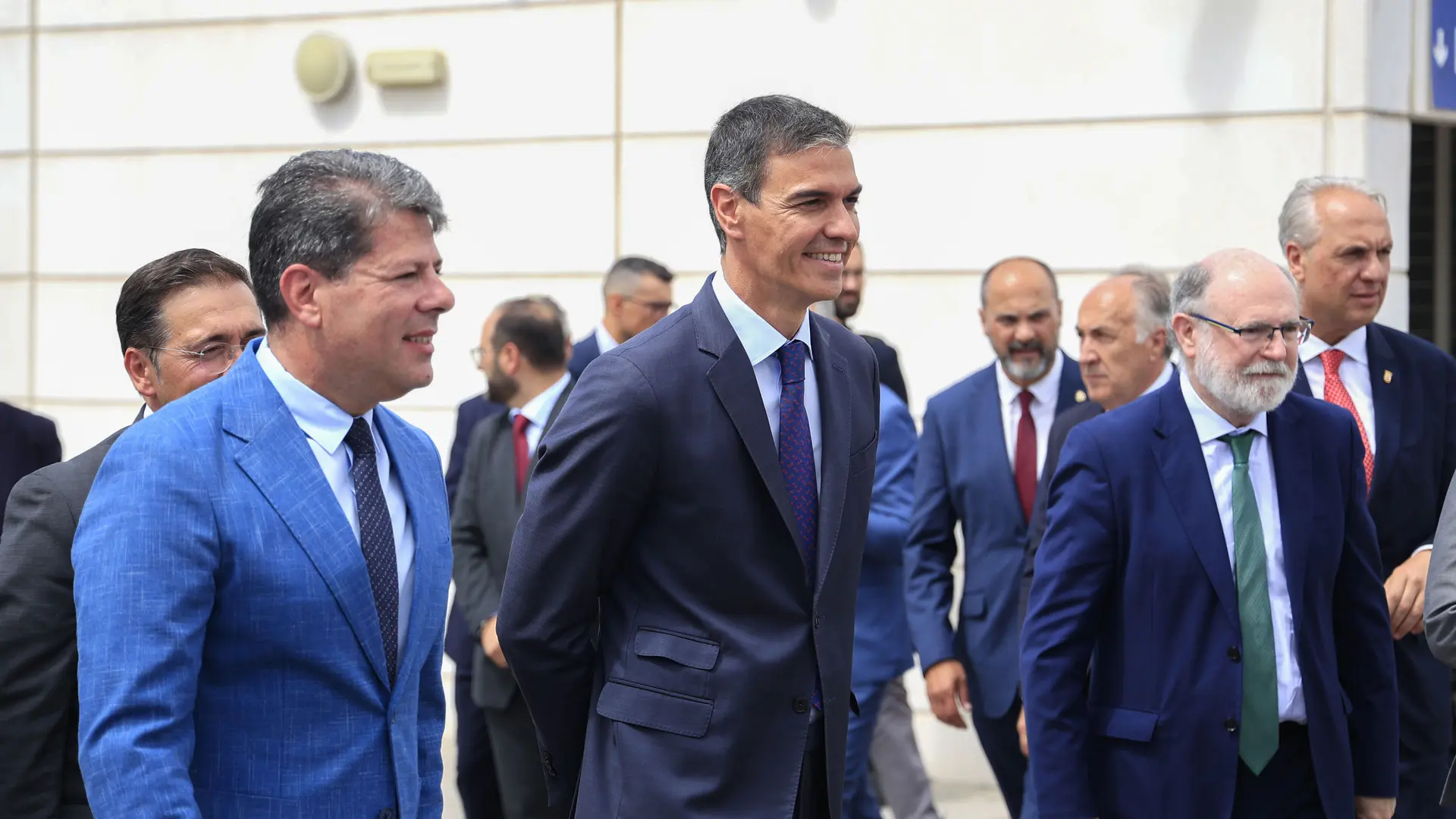  Pedro Sánchez celebra la caída "del último muro de la Europa continental" con el derribo de la Verja de Gibraltar: "Una nueva era" 