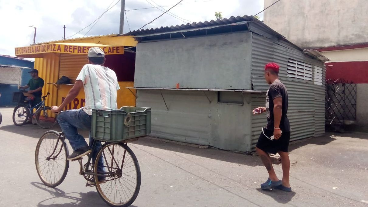 En los últimos días, varios negocios privados han amanecido mudos, con los mostradores vacíos y las puertas cerradas.