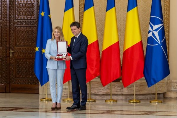 Nadia Comăneci a fost decorată cu Ordinul Național Steaua României în grad de Mare Cruce
