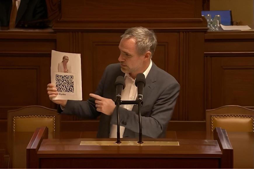 "Zaplaťte za byt". Hřib provokoval ministryni QR kódem, reagovala podrážděně