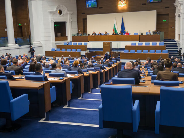Новата антикорупционна комисия трябва да е избрана най-късно до 5 юли