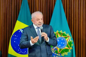 Enquanto Trump não falar de tarifaço, eu não falarei, diz Lula