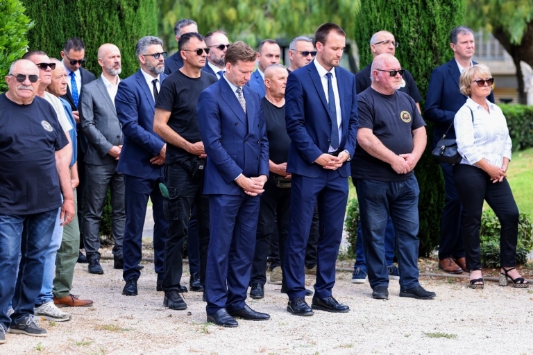 Polaganjem vijenaca i paljenjem svijeća Zadar se prisjetio onih koji su najzaslužniji za slobodu Hrvatske