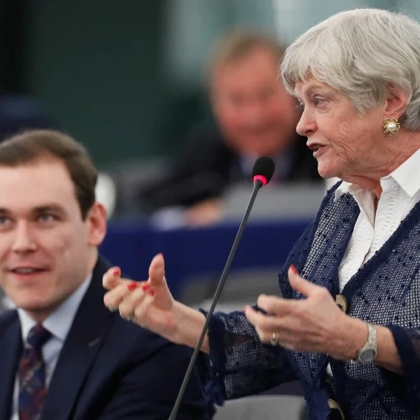 Britanska policija pokrenula istragu smrti bivše ministarke En Vidikomb