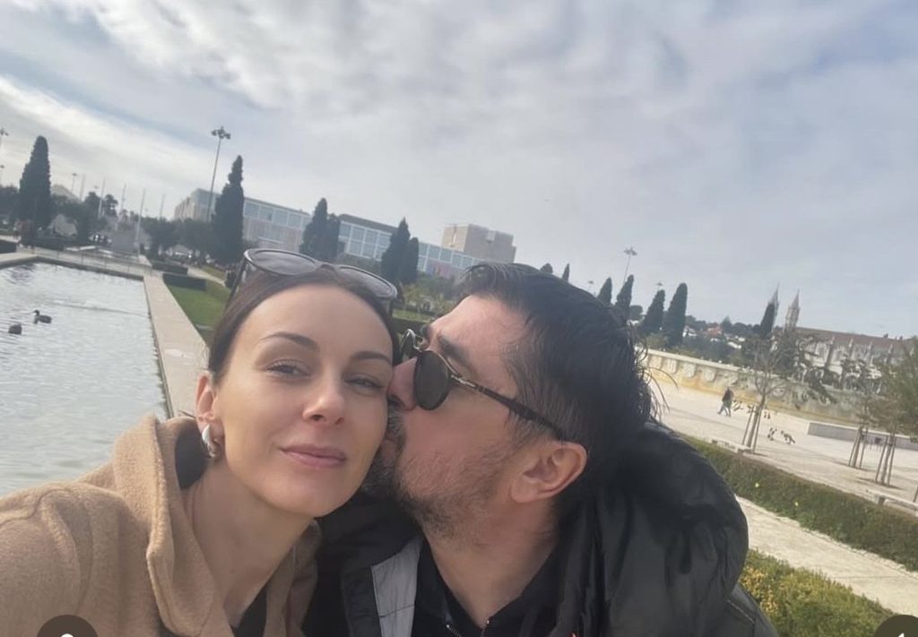 Novi početak u savršenom ambijentu: Zavirite u dom Slobode Mićalović i Vojina Ćetkovića – prefinjeni luksuz i pogled koji očarava