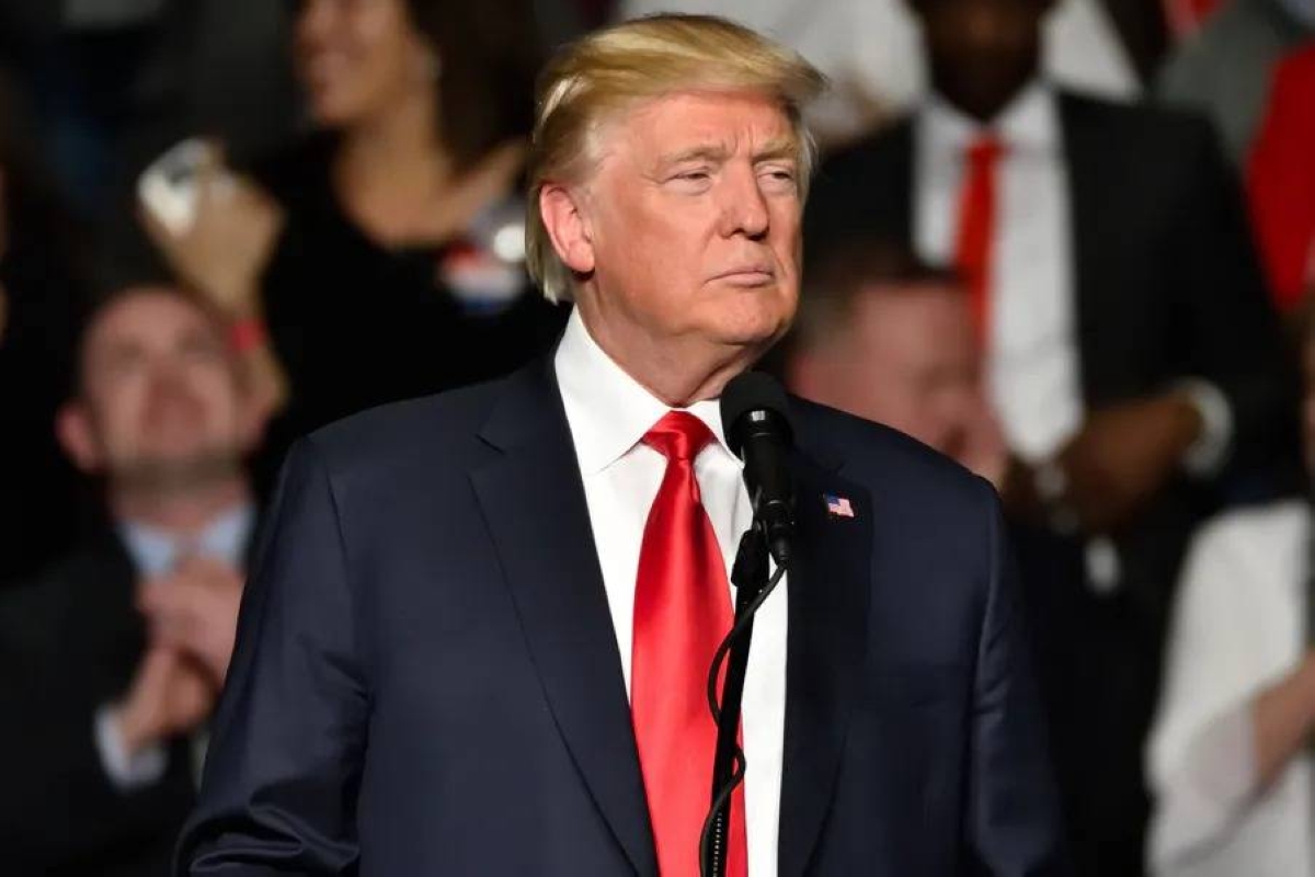 Trump postpones final decision on Iran deal