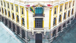 Una reforma en el servicio exterior retrasa designación de embajadores y cónsules