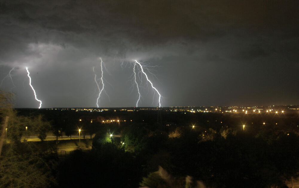 Evo kada oluja stiže u Srbiju, pljuštaće kiša i padaće grad: Tačno ovog dana stiže veliko nevreme!