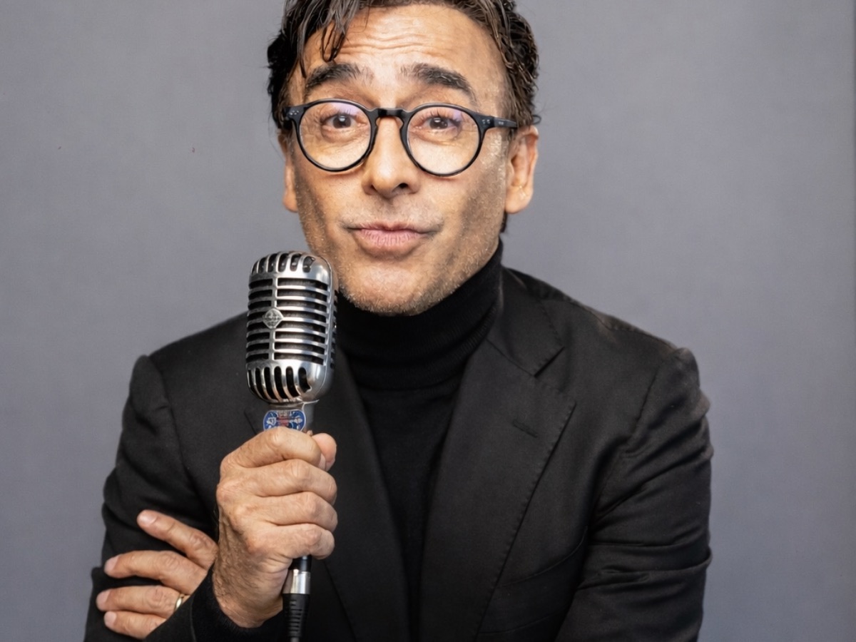 Adal Ramones regresa al escenario salvadoreño con su nuevo show “Viajando sin maleta"