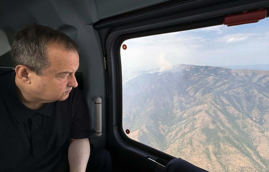 DRAMATIČNO NA TERENU: Dačić iz helikoptera snimio požarišta, buknulo i kod Bujanovca – SPASIOCI GASE I NA PLANINI STOLOVI (FOTO)