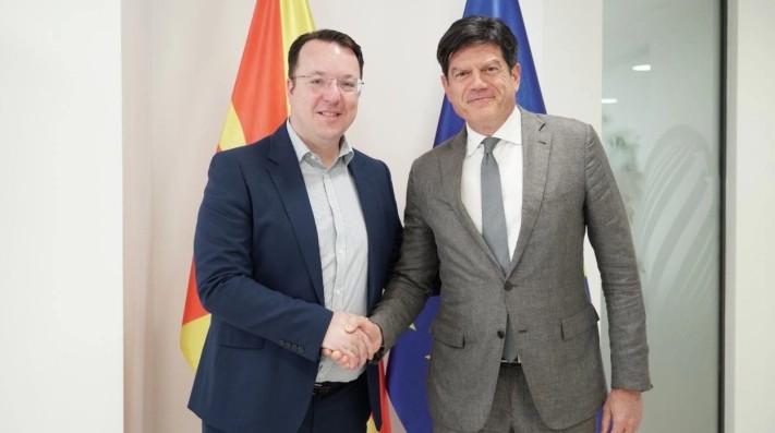 Nikoloski i evroambasadorot Rokas na promocija na novi vozila za Državniot inspektorat za transport