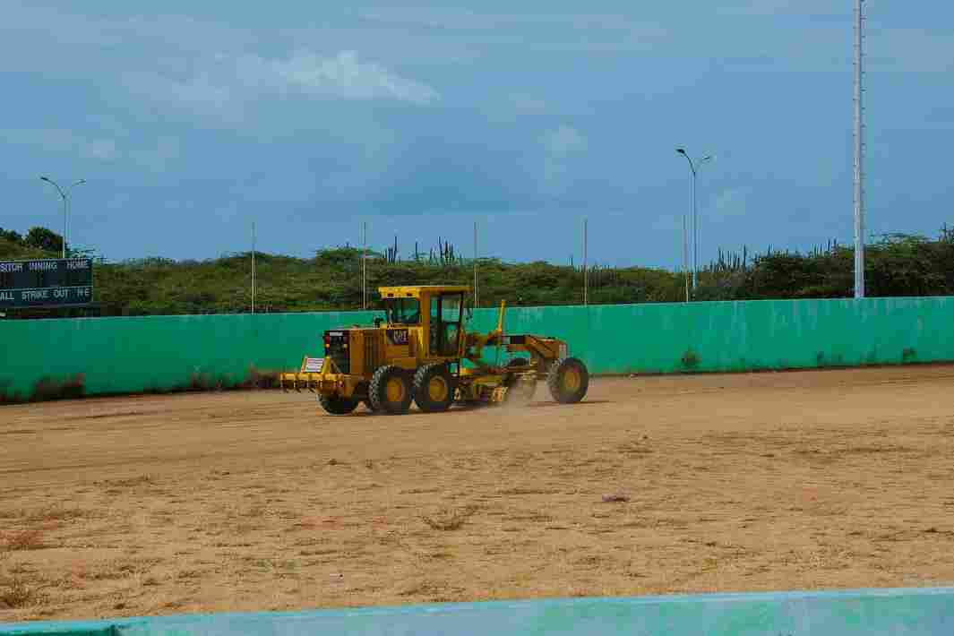 Plan di accion pa mantencion di veldnan deportivo ta sigui cu trabounan riba diferente veld