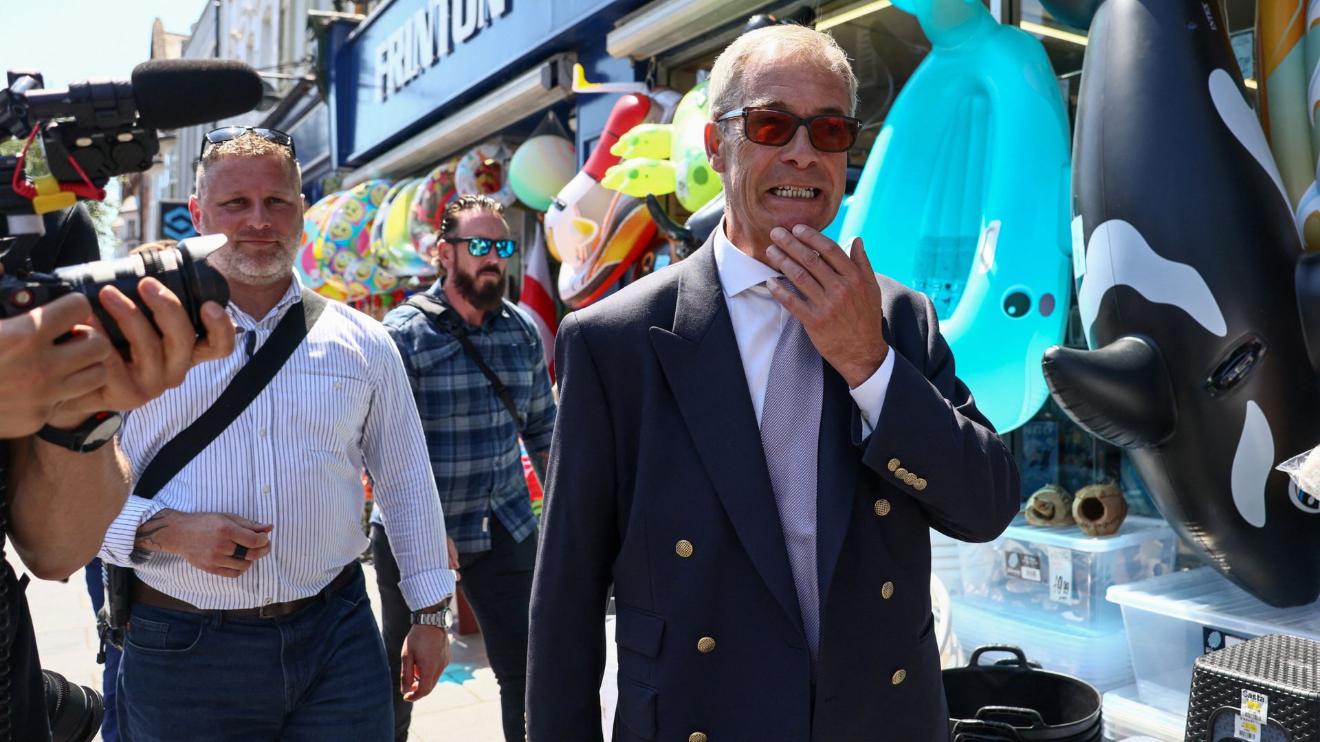 <a href='https://news.sky.com/story/politics-latest-burnham-starmer-labour-paris-tories-badenoch-farage-12593360?postid=12067300#liveblog-body'>Man arrested over social media post threatening to shoot Farage</a>