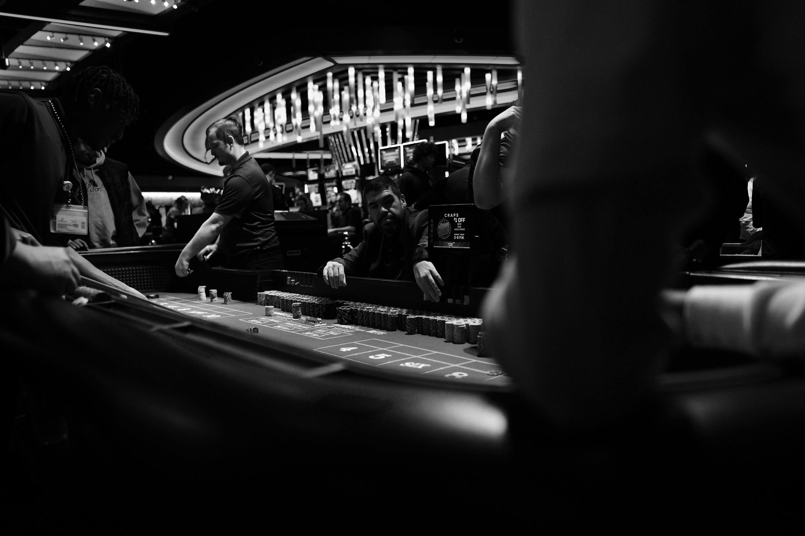 The scale of online gambling activity in Canada can be easy to miss. It often sits behind accounts and apps rather than physical venues.