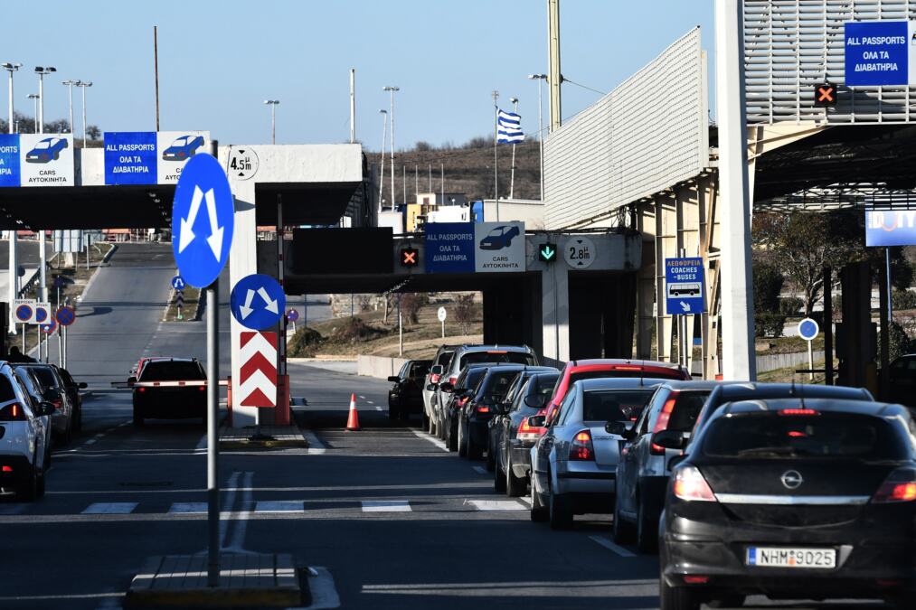 Srpski državljani satima zaglavljeni na ovom graničnom prelazu! Sistem puca i pada, carinici poručuju: "Ovako će biti celo leto"