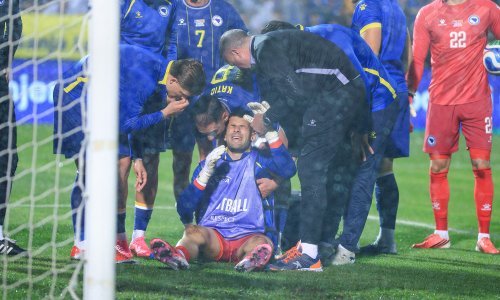 Osman Hadžikić teško se ozlijedio! Umjesto debija teren je napustio na nosilima i upitan je za SP