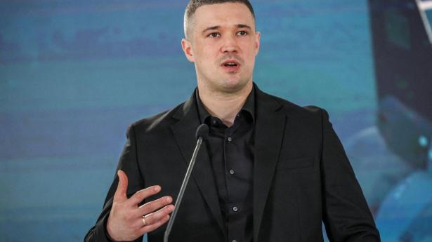 Ukraines forsvarsminister stopper efter regeringsrokade