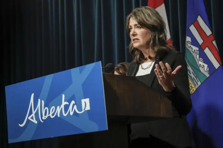 Alberta premier says she won’t retaliate Trump’s latest threats with alcohol ban